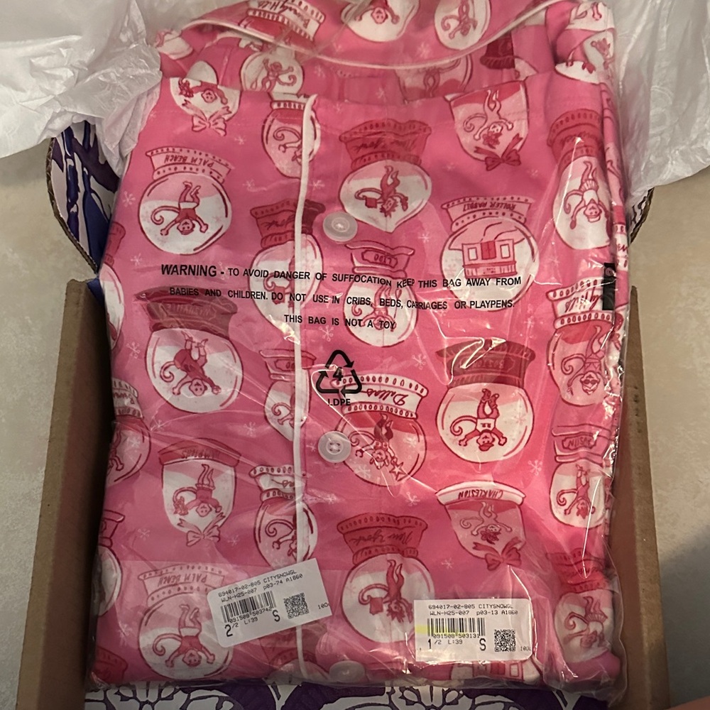 Roller Rabbit Pink and White city snow globe shorts and short sleeve pjs - Picture 3 of 5